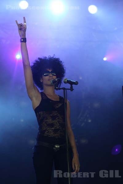 SHAKA PONK - 2010-06-27 - PARIS - Hippodrome de Longchamp - Sofia Samaha Achoun